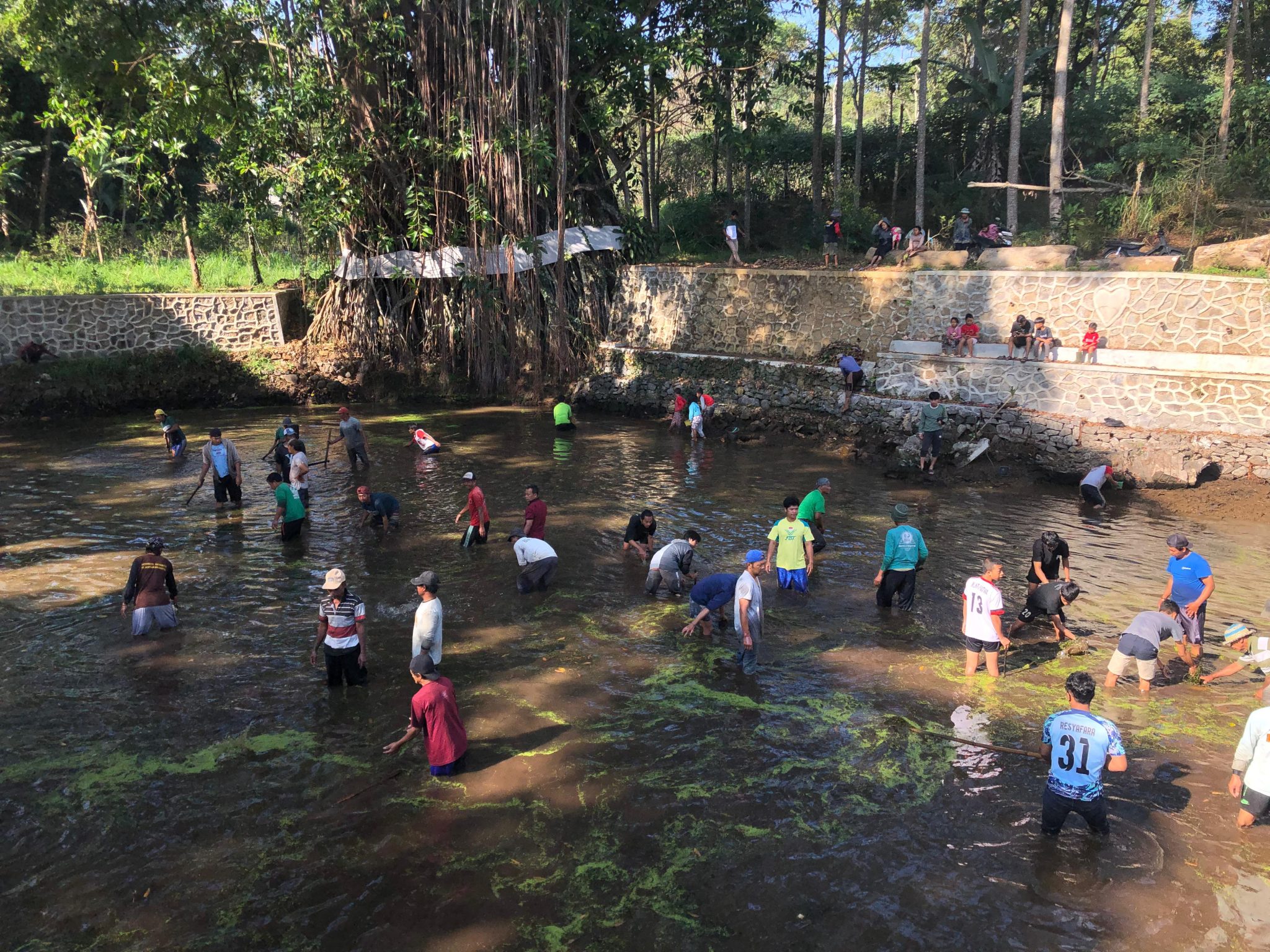 Ngrawan Saparan: Bersih-bersih Sendang, Tirakatan dan Wayangan
